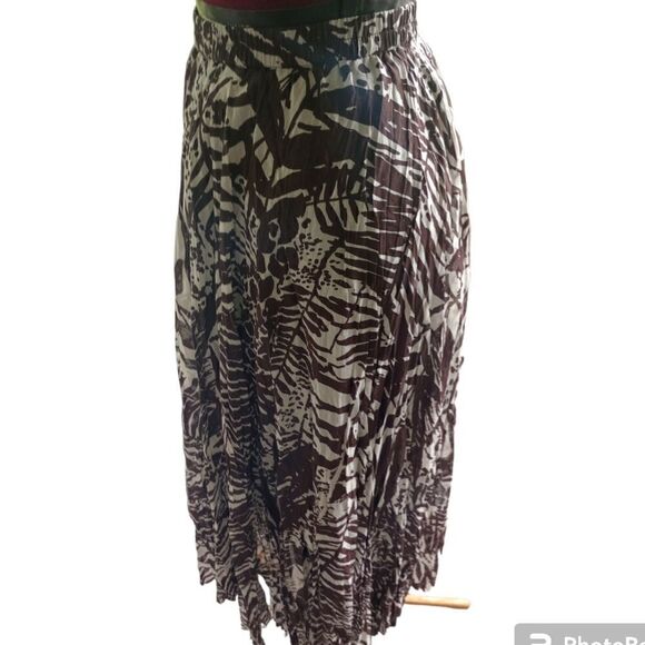 Coldwater creek silk blend leaf print maxi skirt with elastic waist - Picture 3 of 10